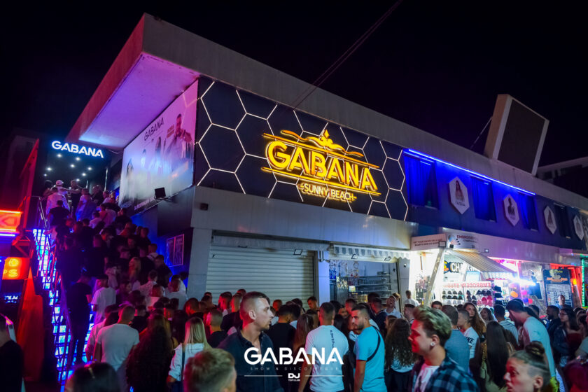 Стотици чакат на опашка всяка вечер за да влязат в Gabana на Слънчев бряг