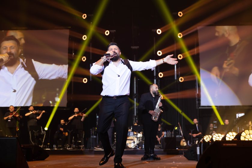 Тони Стораро пя повече от 4 часа пред 15 000 човека в Арена София